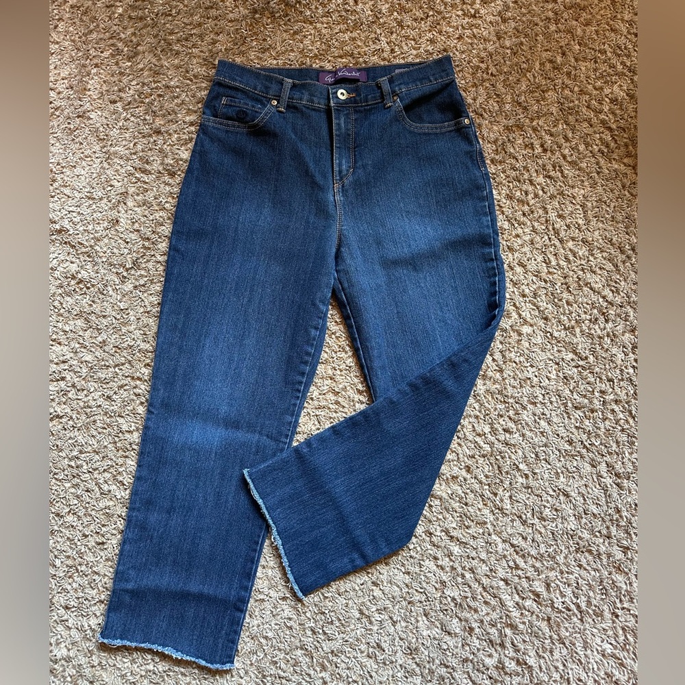Women’s Gloria Vanderbilt Amanda Jeans; Missy Short Size 8; Denim